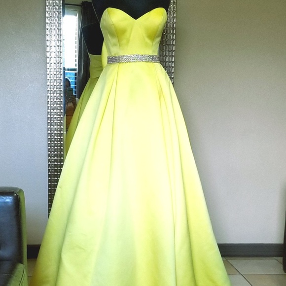 Jovani Dresses & Skirts - Jovani prom dress